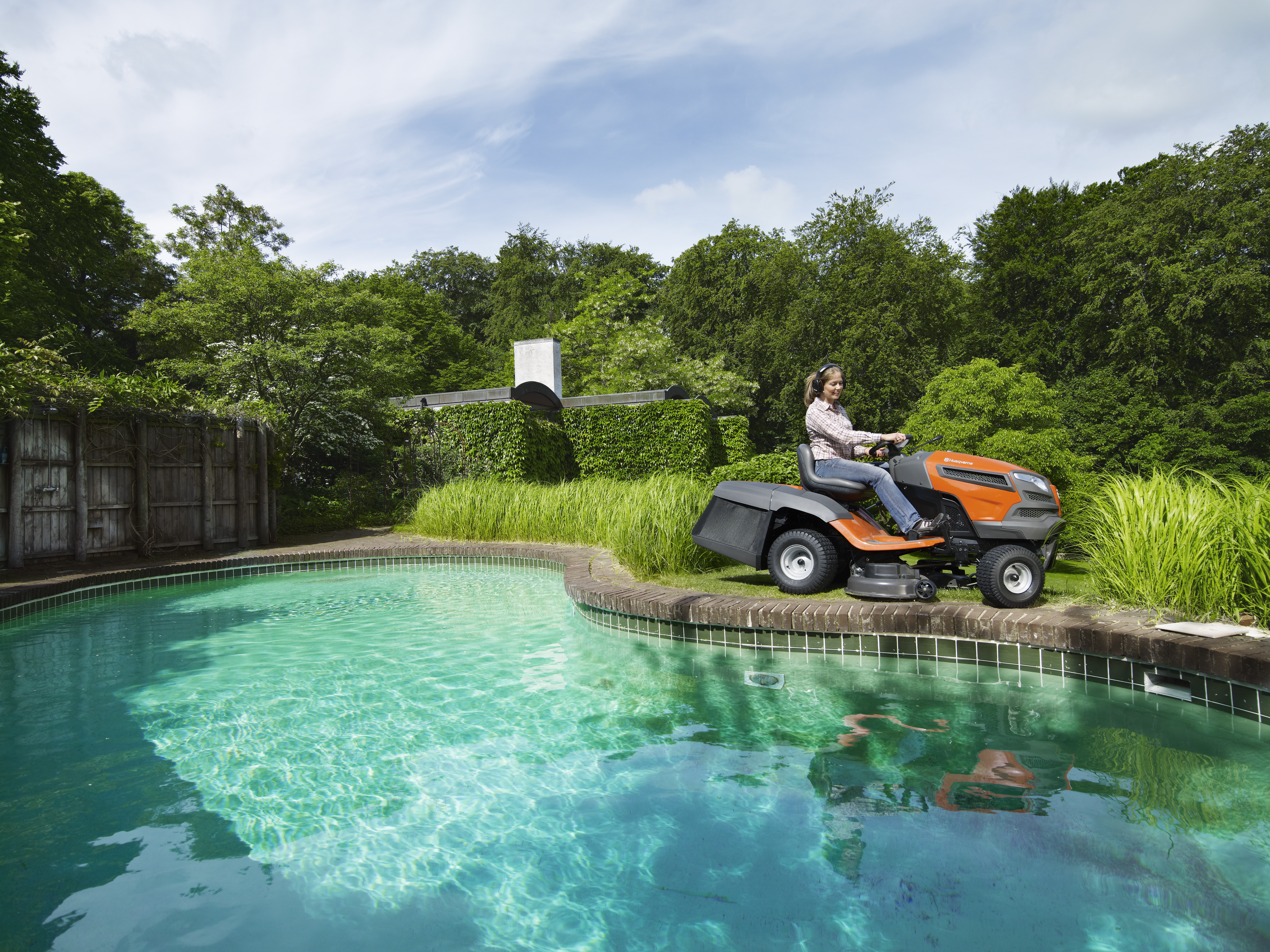 Cuidado jardines y parques Husqvarna